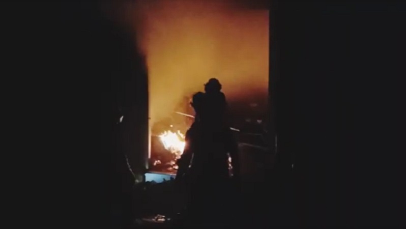 Gudang Sembako di Pasar Lengkap Bangkalan Terbakar Hebat, Warga Panik