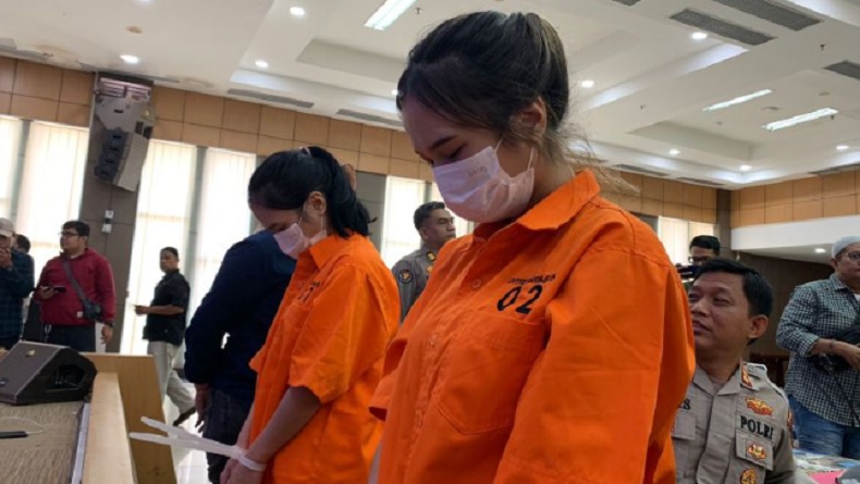 Promosi Judi Online, 2 Mahasiswi Cantik Saudari Kembar Ditangkap Polisi di Bukittinggi