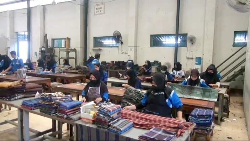  Berkah Ramadhan, Produsen Sarung di Pantura Tegal Banjir Pesanan