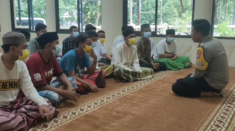 19 Remaja di Surabaya Diamankan saat Perang Sarung, Wajib Ikut Pesantren Kilat