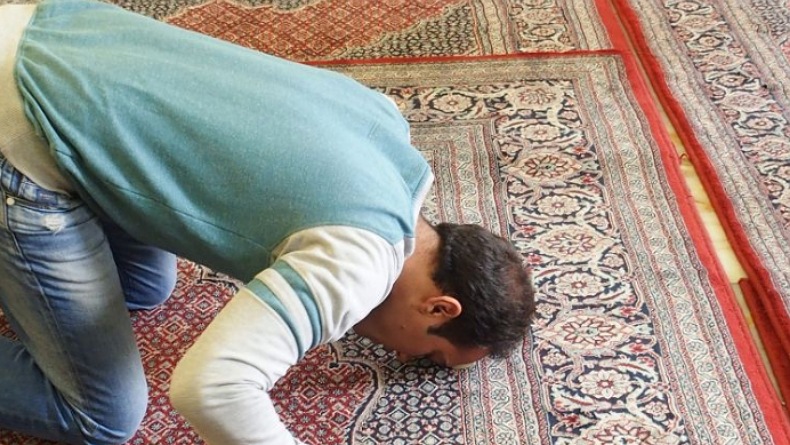 Manfaat Sujud dalam Shalat, Bantu Alirkan Darah Berisi Nutrisi pada Otak