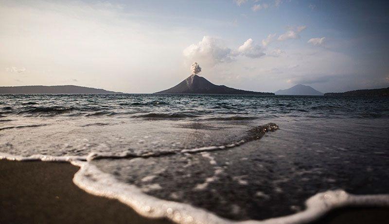 Erupsi Gunung Anak Krakatau Luncurkan Abu Vulkanis Setinggi 600 Meter