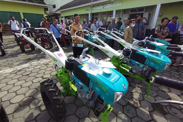 Pemkab Gunungkidul Salurkan Bantuan 45 Alsintan kepada Kelompok Tani