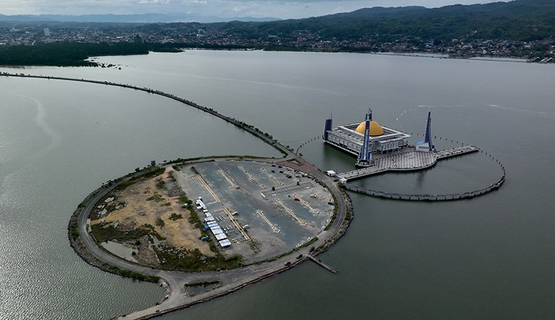 Keindahan Masjid Al Alam Berdiri di Tengah Teluk Kendari - Bagian 2