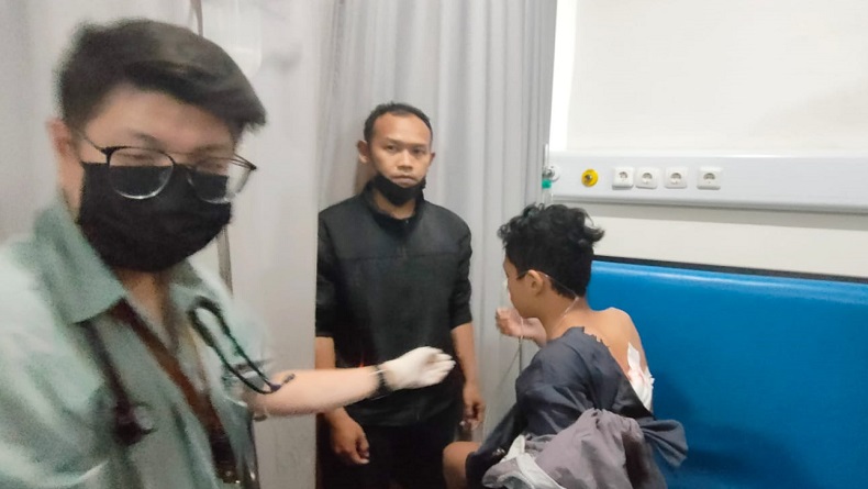 Asyik Ngarak Beduk, Remaja Karawang Terkapar usai Dibacok Geng Motor Pakai Sajam