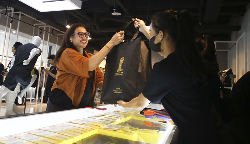 UMKM Terdampak Pencoretan Indonesia sebagai Tuan Rumah Piala Dunia U-20 - Bagian 3