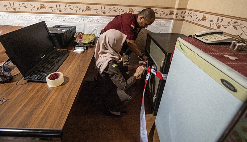 Kejaksaan Geledah Kantor KONI, Ruangan Langsung Disegel - Bagian 1