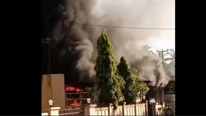title Bengkel Mobil di Cijulang Pangandaran Ludes Terbakar, Kerugian Ditaksir Rp1 Miliar Bengkel Mobil di Cijulang Pangandaran Ludes Terbakar, Kerugian Ditaksir Rp1 Miliar