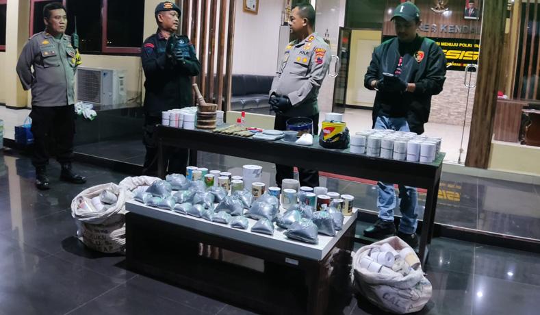 2 Hari Razia Petasan, Polres Kendal Tangkap 6 Tersangka dan Sita 17 Kg Bubuk Mercon 