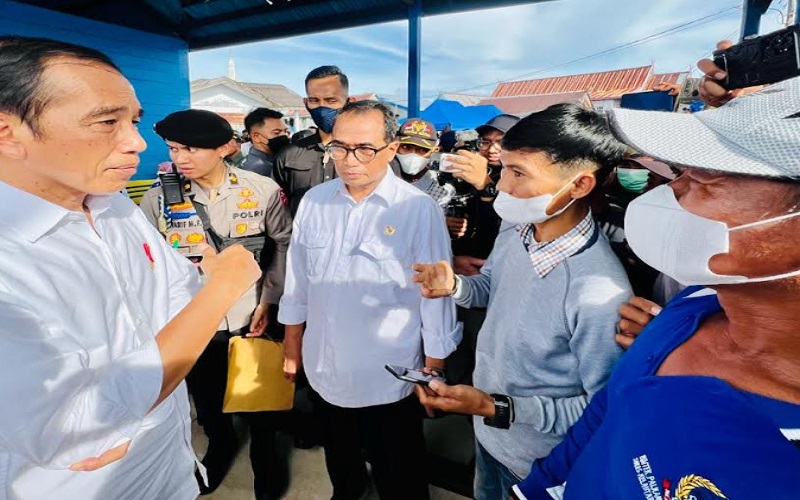 title Kunjungi Desa Pajukukang Maros, Jokowi Dengar Curhatan Nelayan Kunjungi Desa Pajukukang Maros, Jokowi Dengar Curhatan Nelayan