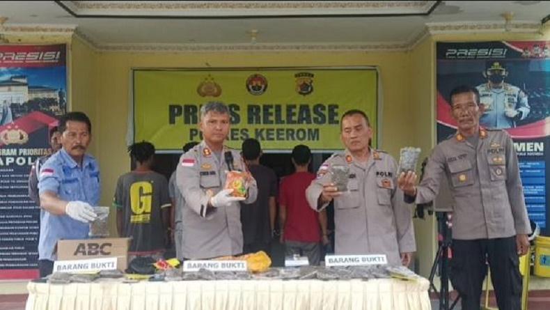Bawa Ganja untuk Ditukar Motor, 5 Pria di Keerom Ditangkap Polisi