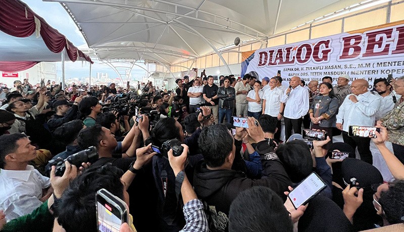 Hadapi Pendemo Pasar Senen, Mendag Zulhas Siapkan Solusi untuk Pedagang Pakaian Bekas - Bagian 3