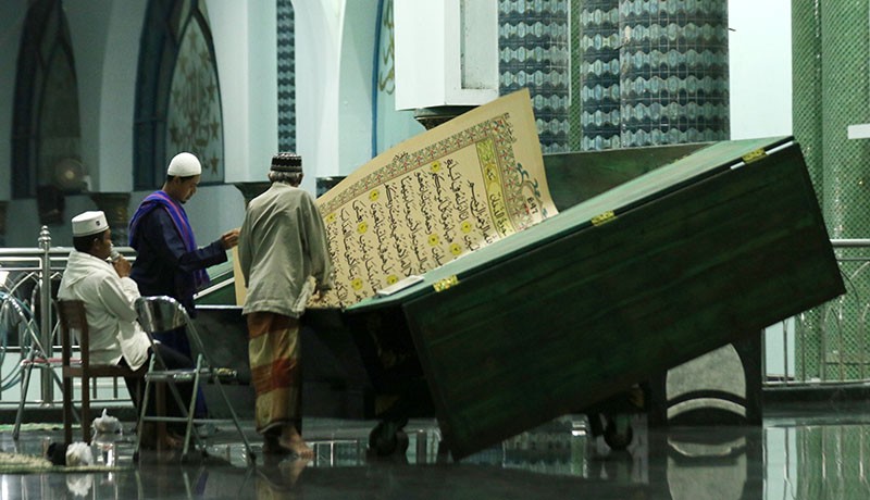 Tadarus dengan Alquran Berukuran Raksasa di Banyuwangi - Bagian 2