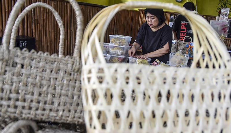 Parsel Lebaran dari Anyaman Pandan dan Bambu - Bagian 2