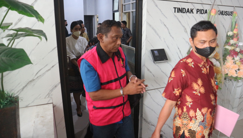 Jadi Tersangka Korupsi, Bos PT Ikan Laut Indonesia Dijebloskan ke Rutan Kejati Jatim