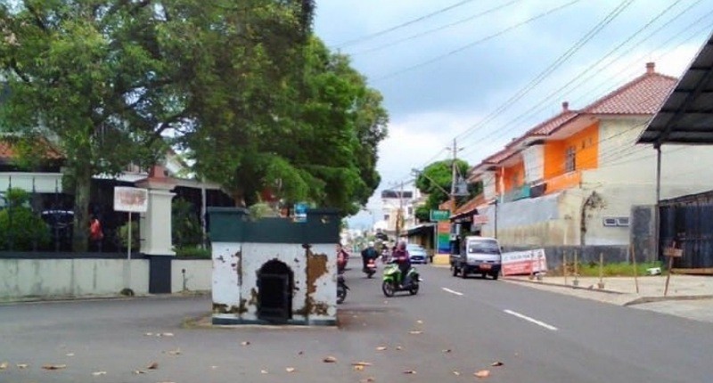 Merinding, Makam Misterius di Purwokerto Ada di Tengah Jalan, Tubuhnya Menggantung