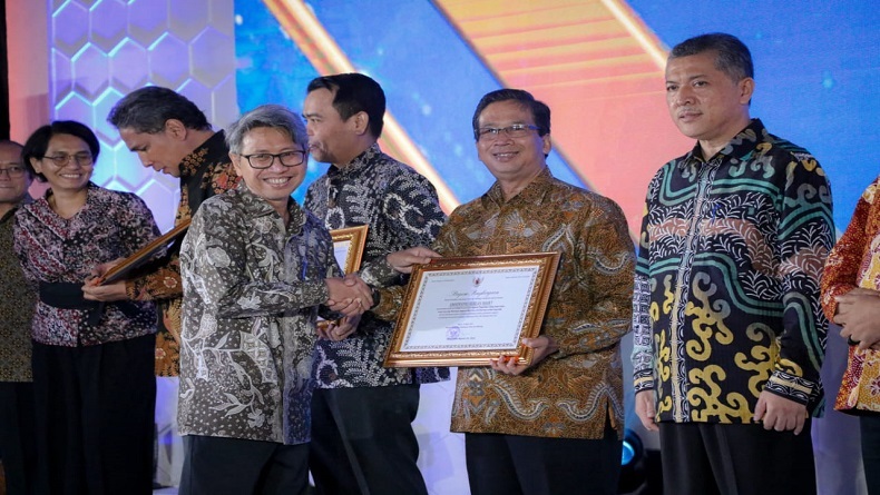 UNS Sabet Peringkat 3 Kategori PTNBH Atas Kinerja Anggaran dari Mendikbudristek