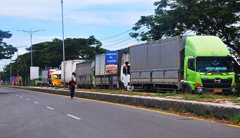 Dampak Perbaikan Jalur Pantura, Lalu Lintas Macet Puluhan Kilometer - Bagian 2