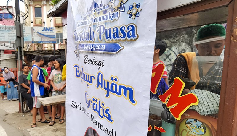 Tukang Bubur di Jakbar Berikan Menu Buka Puasa Gratis Selama Ramadan - Bagian 2