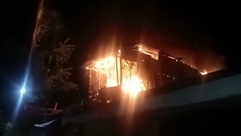 1 Rumah di Permukiman Padat Penduduk Tenggilis Mejoyo Surabaya Terbakar