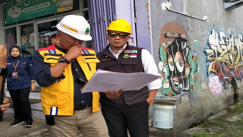 Pastikan Jalur Mudik Lebaran Aman, Ridwan Kamil Cek Kerusakan Jalan di Cirebon