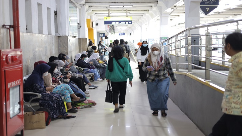Stasiun KA Bandung Ditata, Penumpang Lokal Boarding di Pintu Hall Selatan