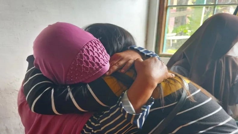 title 2 Tahun Kabur karena Hubungan dengan Pacar Tak Direstui, Anak Ini Menangis saat Bertemu Ibu 2 Tahun Kabur karena Hubungan dengan Pacar Tak Direstui, Anak Ini Menangis saat Bertemu Ibu