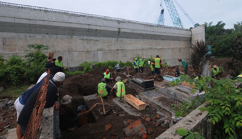 202 Makam Terdampak Pembangunan Jalan Tol Solo-Yogyakarta Dipindah - Bagian 2