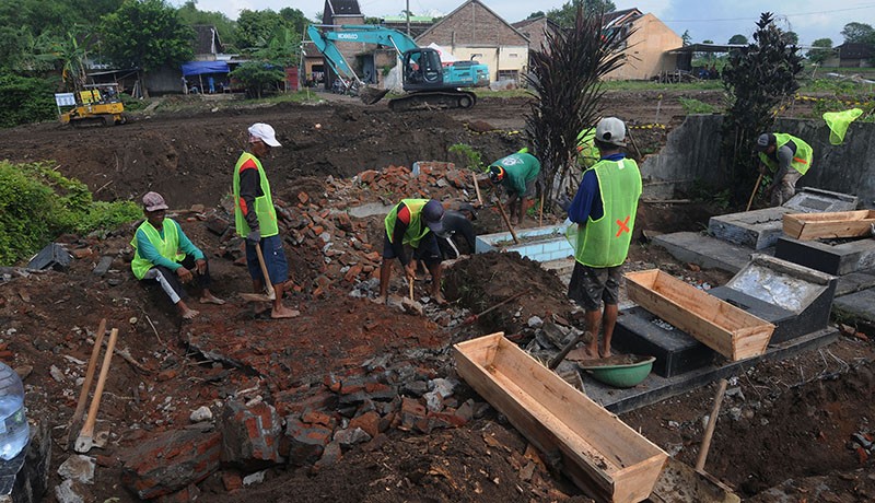 202 Makam Terdampak Pembangunan Jalan Tol Solo-Yogyakarta Dipindah - Bagian 1