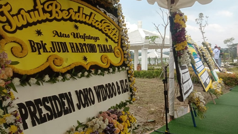 Jelang Pemakaman Alm Judi Hartono Tanjaya, Karangan Bunga Penuhi San Diego Hills