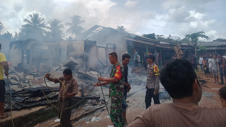 title Pasar Sopoyono Way Kanan Terbakar, 3 Ruko dan 2 Kendaraan Ludes Dilalap Api Pasar Sopoyono Way Kanan Terbakar, 3 Ruko dan 2 Kendaraan Ludes Dilalap Api