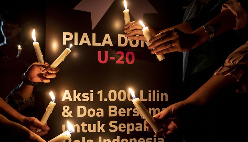 Aksi 1.000 Lilin Dukung Sepak Bola Indonesia - Bagian 2