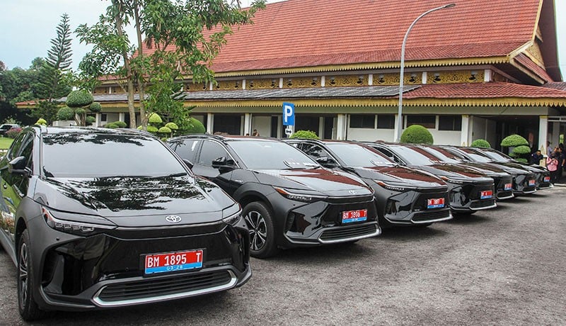 Penampakan 8 Mobil Listrik Milik Pemprov Riau, Harga Rp1,3 M per Unit - Bagian 1