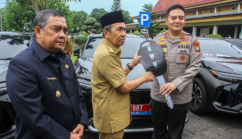 Penampakan 8 Mobil Listrik Milik Pemprov Riau, Harga Rp1,3 M per Unit - Bagian 2