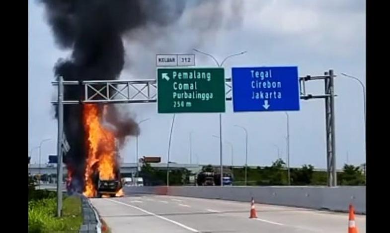 Kronologi Kecelakaan Maut Truk Bahan Kimia di Tol Pemalang Tewaskan 3 Orang