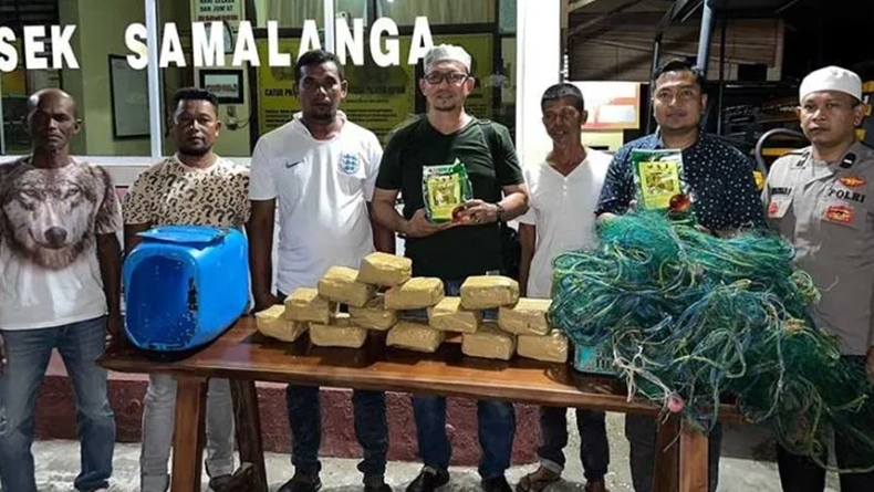 Nelayan di Bireuen Aceh Temukan 15 Kg Narkoba Sabu Mengapung di Laut