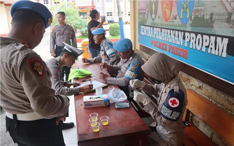Belasan Personel Polres Paser Dites Urine Dadakan, Ini Hasilnya