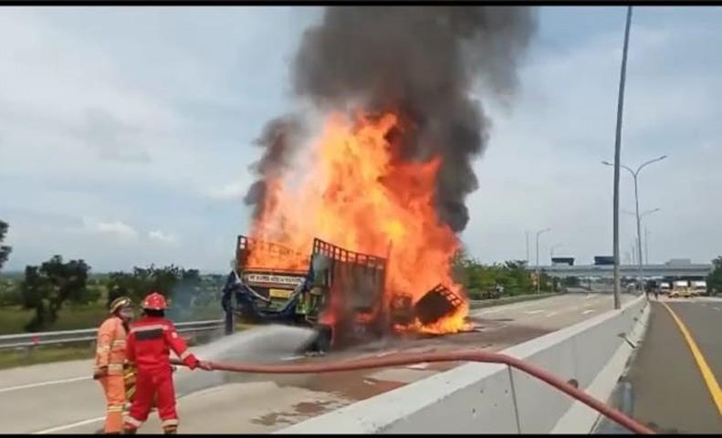 Kecelakaan Truk di Jalan Tol Pemalang, 3 Orang Tewas Terpanggang