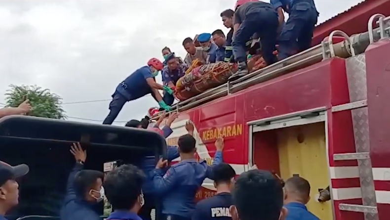 PNS Mentawai yang Ditemukan Tewas di Penginapan Dievakuasi Lewat Atap