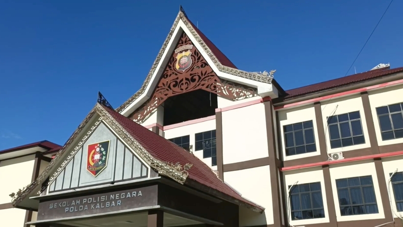 Gedung SPN Polda Kalbar Rusak Diterjang Angin Puting Beliung, 1 Polisi Patah Tulang
