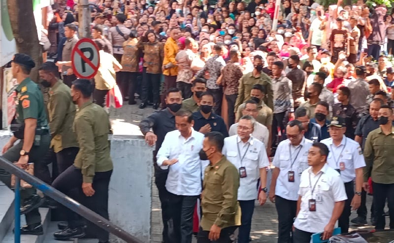 Presiden Jokowi Kunjungi Pasar Johar Baru Jakpus, Cek Harga Hingga ...