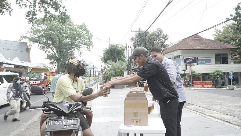 Kegiatan Paskah UKSW Salatiga, Ratusan Takjil Dibagikan