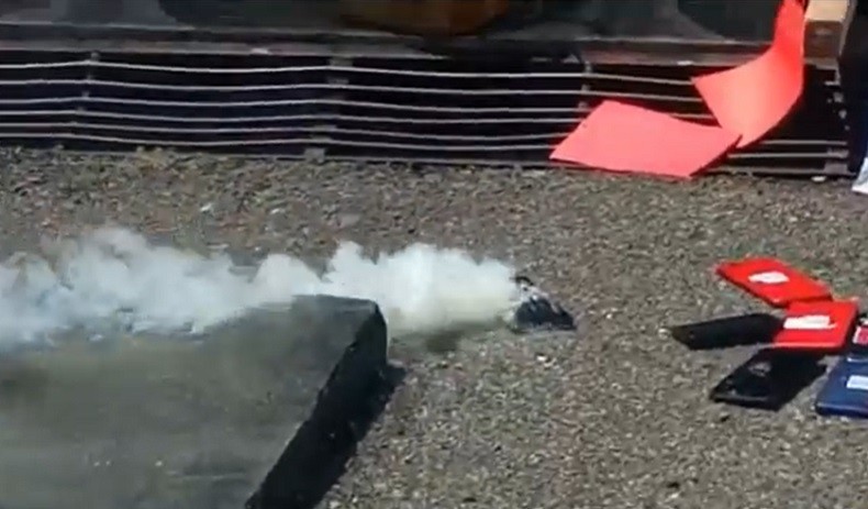 Musnahkan Barbuk, Bupati Nunukan Kaget HP Sitaan Meledak hingga Keluar Asap