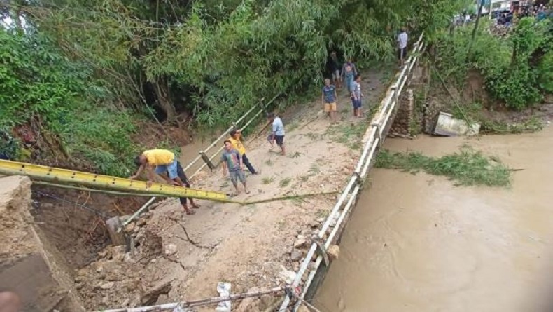 Jembatan Ambruk di Gorontalo usai Diterpa Hujan Deras, 5 Desa Terisolasi