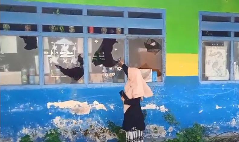 Kaca Jendela Ruangan Sekolah Dasar di Takalar Pecah usai Dilempar OTK 