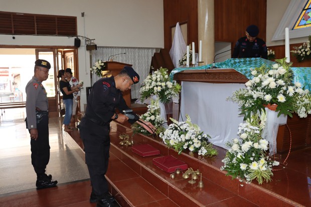 title Jamin Keamanan Umat Katolik saat Paskah, Tim Jibom Polda DIY Lakukan Sterilisasi Gereja di Bantul Jamin Keamanan Umat Katolik saat Paskah, Tim Jibom Polda DIY Lakukan Sterilisasi Gereja di Bantul