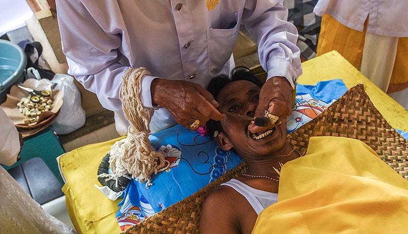 Upacara Metatah di Palembang, 150 Umat Hindu Potong Gigi - Bagian 1