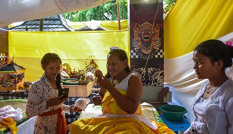 Upacara Metatah di Palembang, 150 Umat Hindu Potong Gigi - Bagian 4