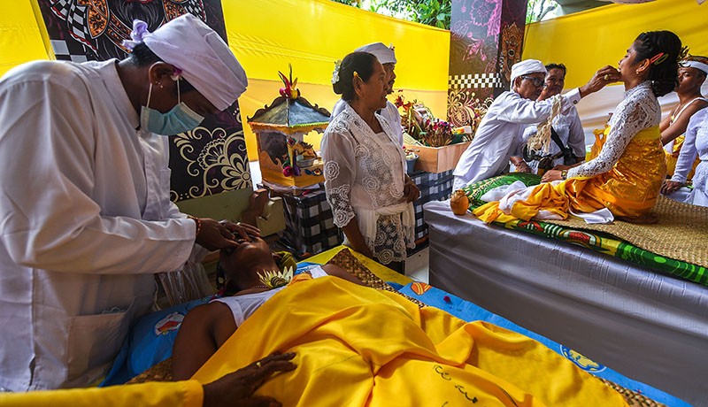 Upacara Metatah di Palembang, 150 Umat Hindu Potong Gigi - Bagian 3