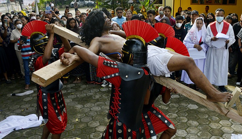 Umat Kristiani Visualisasi Jalan Salib di Gowa - Bagian 1